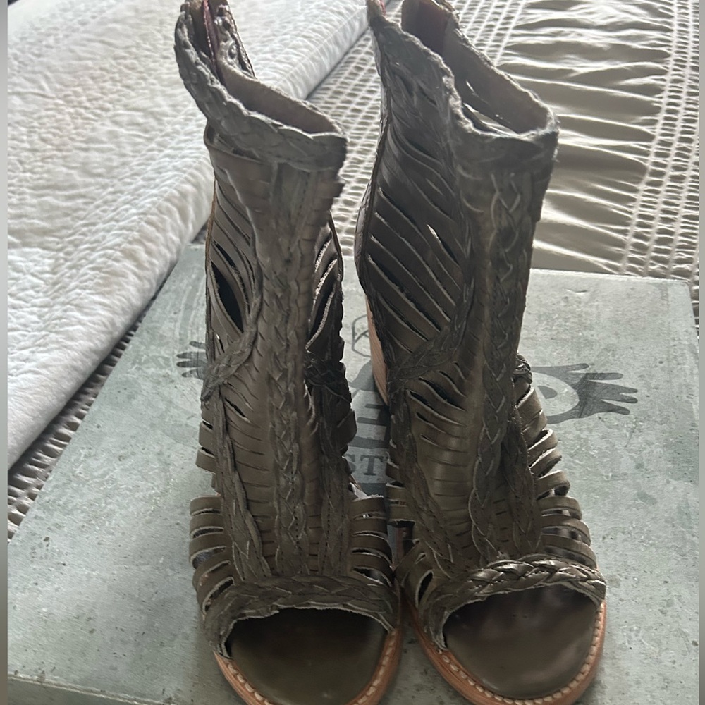 Freebird by Steven Brown Strappy Sandals